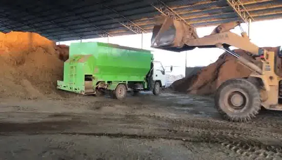 Livestock Equipment Farm Equipment Cow Manure Handling Expert Bedding Recycling System