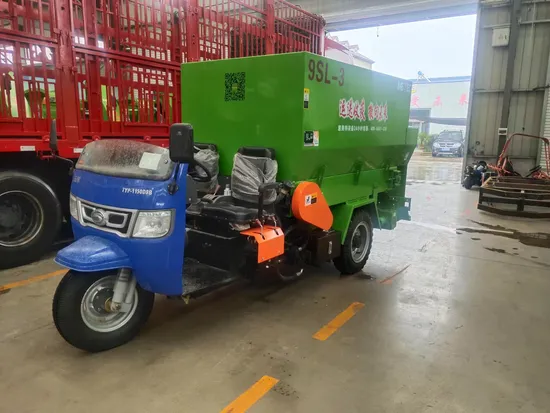 3 Cbm Diesel Three-Wheel Spreader Truck Agitator Discharge
