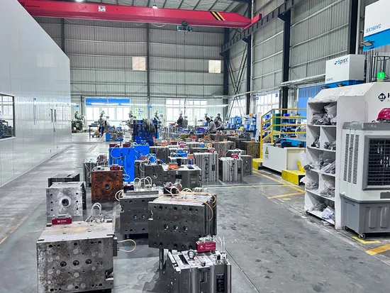 China Fatory Auto Parts Headlights Mould/Muld Plastic Injection Molding