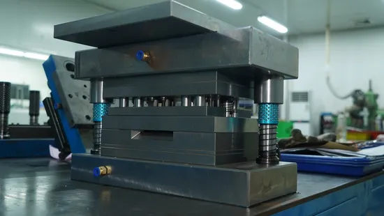 Precision Progressive Stamping Mould with OEM Service Mould Manufacturer