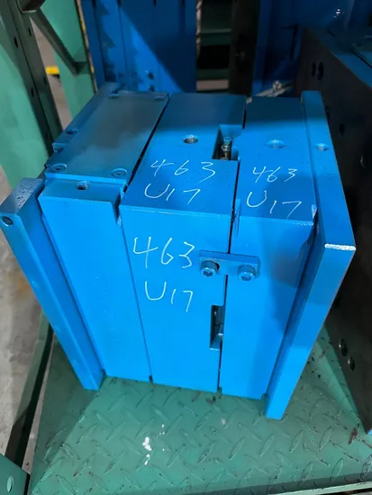 Automotive Mould Maker Factory Custom Geely SD3a Car Jockey Box Button Molds Series - Pressure Bar
