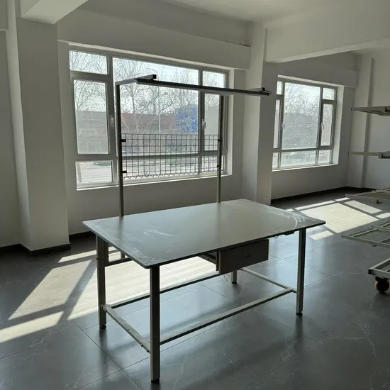 Inclined Bright Adjustable Table for Quality Control in Garment Factories