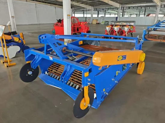 Advanced Potato Digger for Efficient Harvesting and Minimal Crop Damage 4ux-83