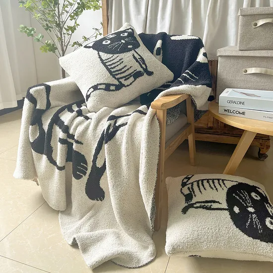 Home Decoration Feather Yarn Knitted Blanket Super Soft Baby Blanket with Animal Design Pattern