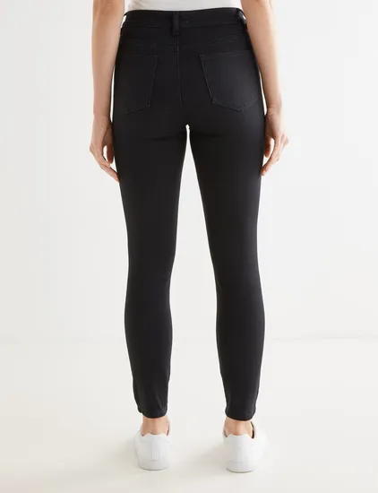 Classic Black Skinny Jeans of Women