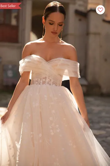 2024 New Arrival Ladies Shoulder Lace Long Sleeve Wedding Dress Sweep Floor Length White Wedding Dresses