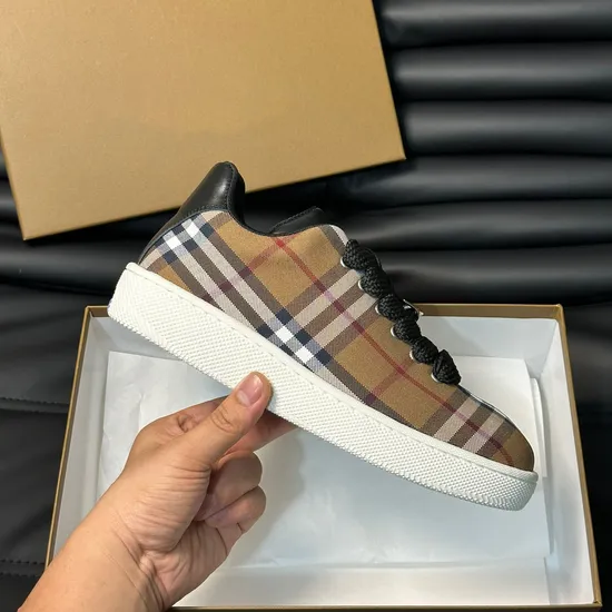New Fashion Sports Men′ S Shoes Classic All-Match