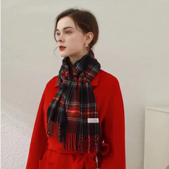 Luxurious Wool Checked Scarf for Stylish Winter Fashion