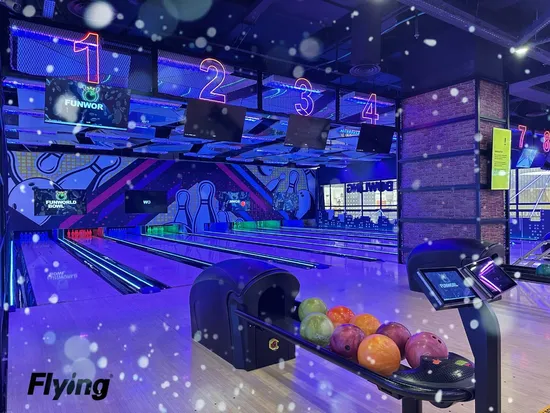 Indoor Sports Center Fast Bowling Machine Complete Set Bowling Equipment for Adult Entertainment