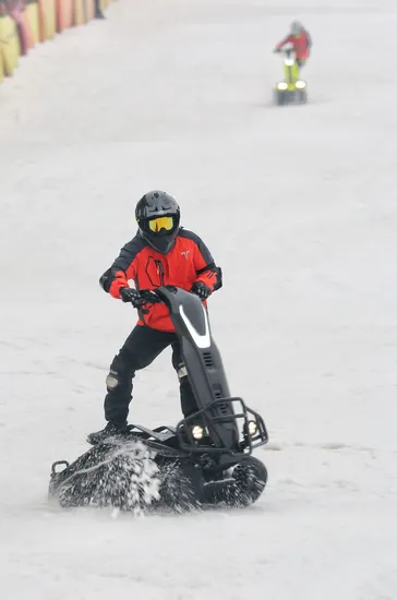 72V 6kw Electricl Track Vehicle Snowmobile Snow Boarding with High-Performance
