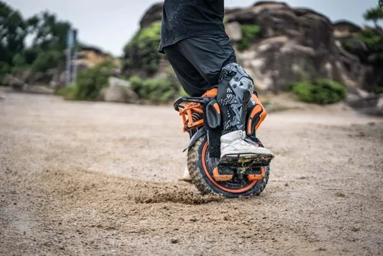 Inmotion One Wheel Scooter Euc Inmotion V14 Ipx6 Waterproof Rating for The Wheel Unafraid of Complex Weather Conditions