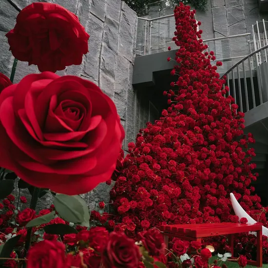 Wholesale Artificial Flower Red Rose Flower Single Velvet Rose Flower Artificial Decorative Flowers for Valentine′s Day Wedding Store Decoration