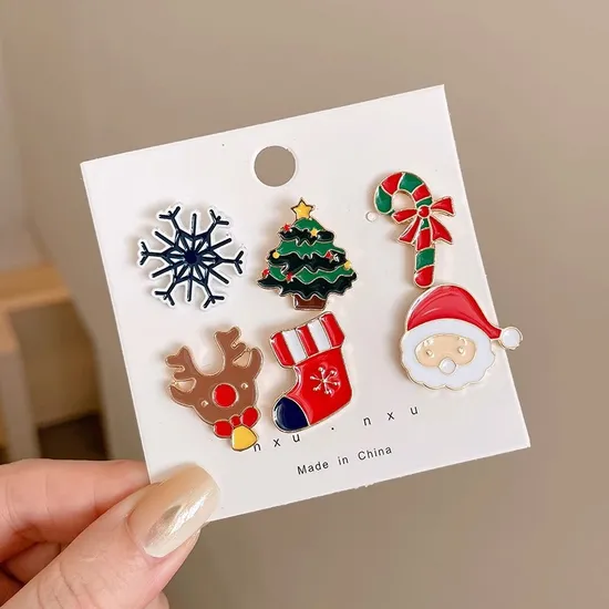 Factory Price Custom Logo Lapel Pin Soft Enamel Zinc Alloy Merry Christmas Trees Anime Personalized Metal Badge