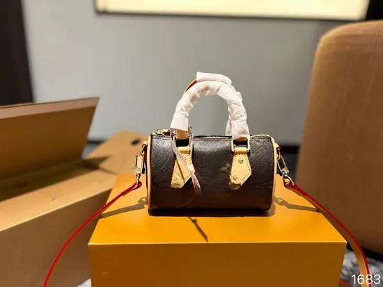 Fashion Personality Embossed Fan Shoulder Bag Hand Crossbody Messenger Bag