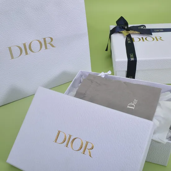 China Wholesale Luxury White Printed Customized Cardboard Packaging Carton Paper Gift Box with Logo for Cosmetics Makeup Jewelry Clothes