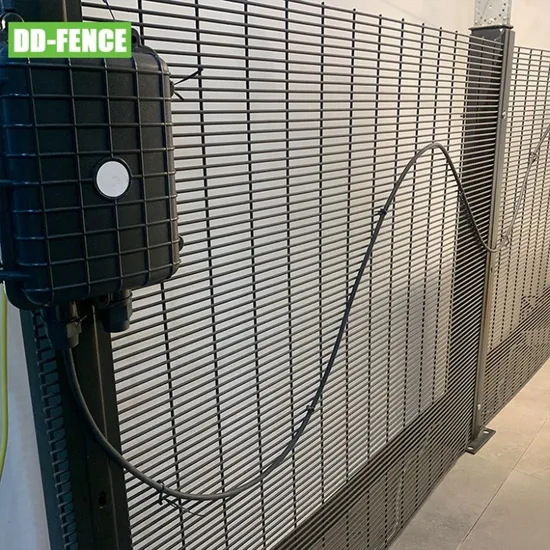 Fiber-Optic Vibration Sensor for Physical Security System