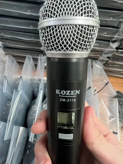 Handheld Design Digital Professional UHF Wireless Microphone Conference System