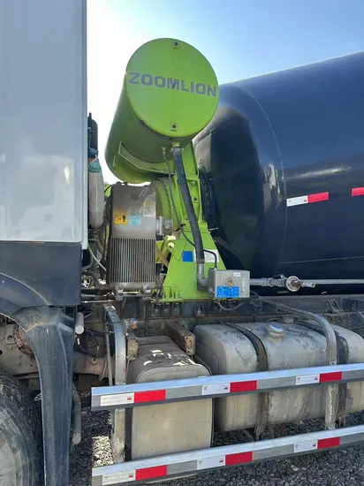 China Heavy-Duty Sinotruk HOWO 6*4 Mixer 10 12 Mixer Truck Variable Capacity on-Site Hydraulic Discharge Drum Mixing Concrete Cem