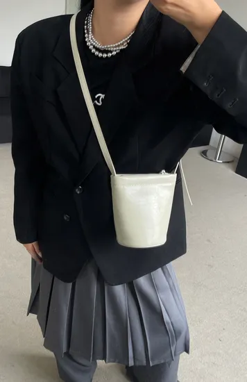 Stylish Leather Tote Bag for Women - Chic and Elegant Design