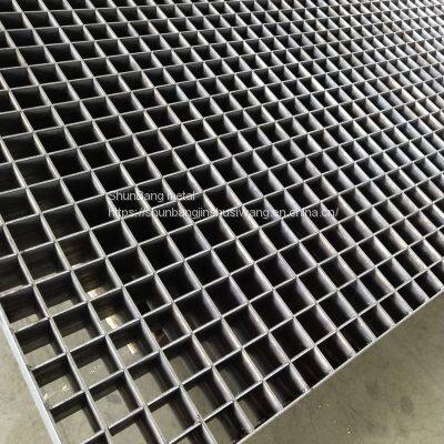 Flat profile steel grating