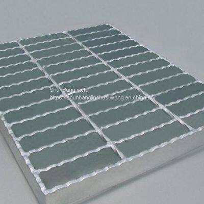 Anti skid ditch cover plate