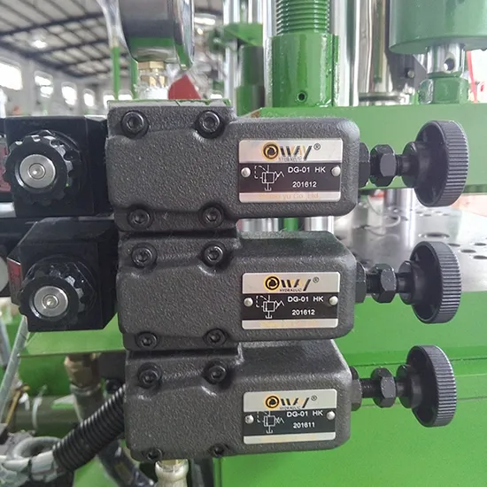High Efficiency Injection Molding Machine for Making Electric Plug