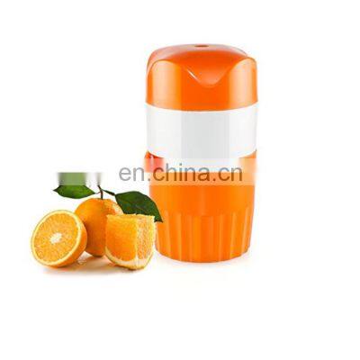 Convenient manual rotary extrusion Household Plastic squeezer Portable Fruit Juice Maker for orange