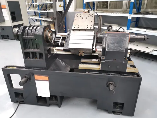 Floor-Type Blin Wooden Case 560*480mm China Metal CNC Lathe Bl-H50t/Tc/Ty