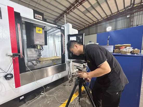 Well-Sold /High Speed/Small CNC Milling Machine /3 Axis Vmc650 855 960 1050