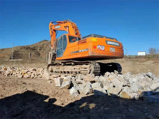 2014 Year 30 Ton Sexond Hand Crawler Excavator Doosan Used Dh300LC-7 Dh300 Excavator